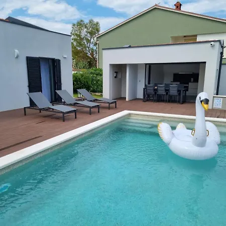 Lana Βίλα Valbandon