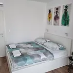Lana Villa *